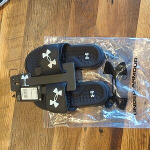 Under Armour youth slides size 5